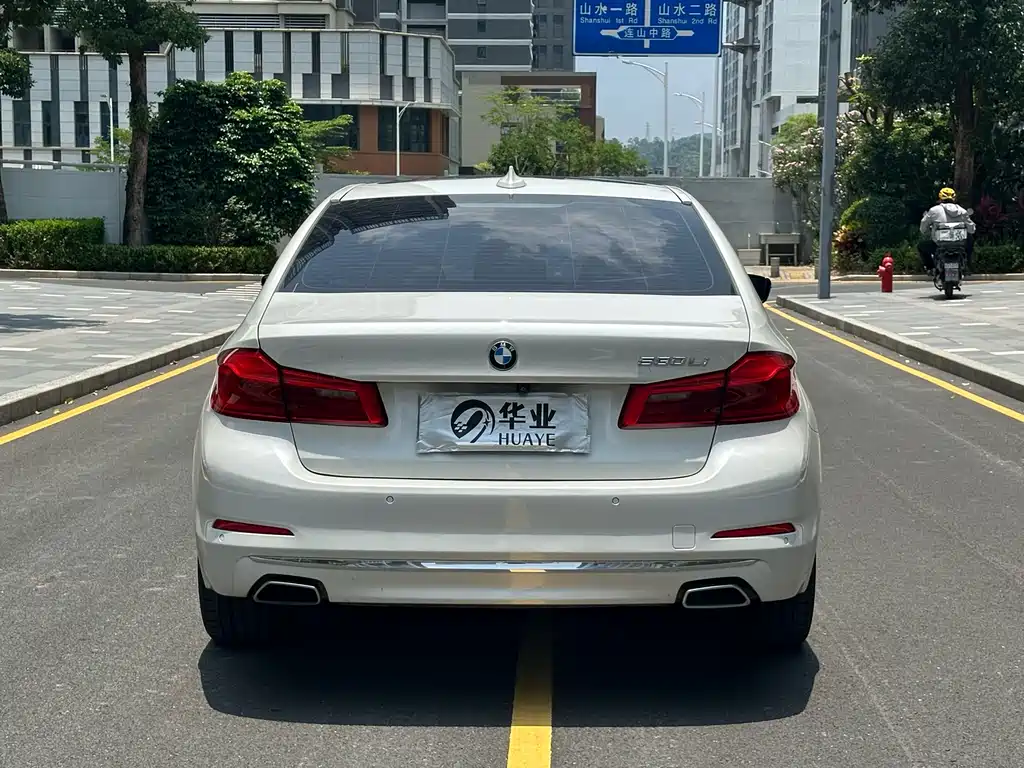 BMW 5 Series 2018 — фото 8