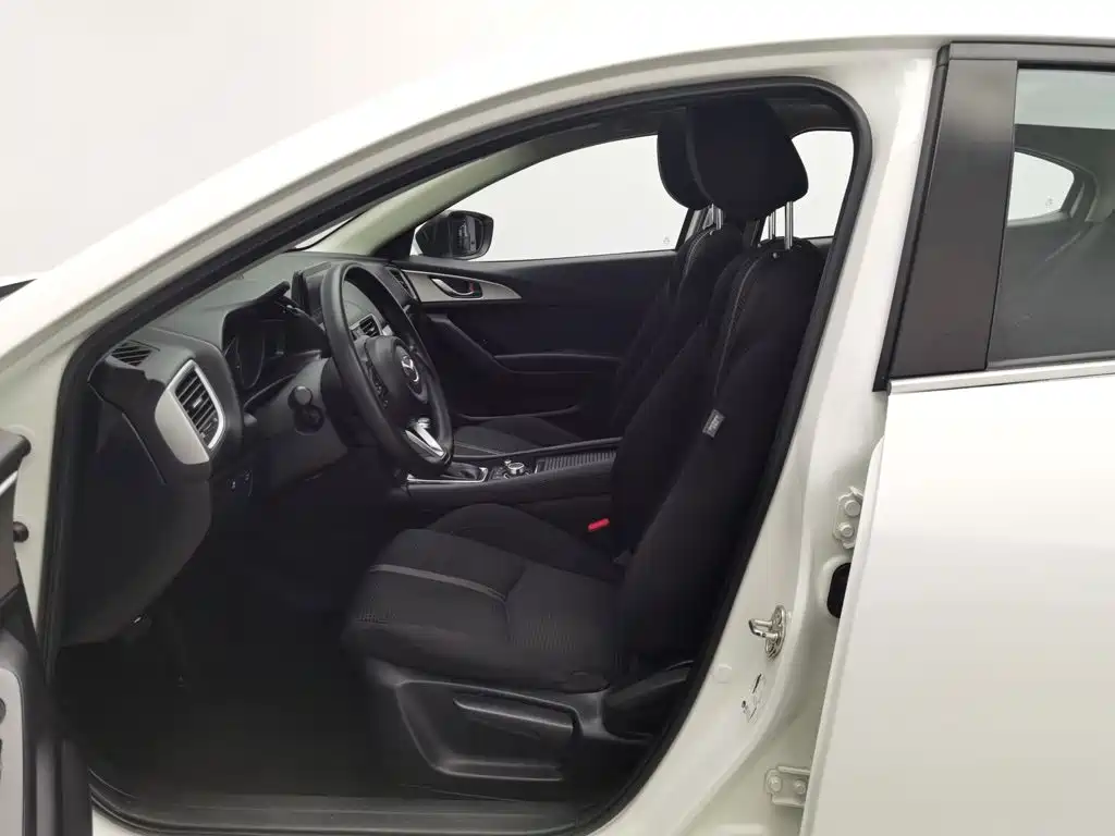Mazda 3 Axela 2019 — фото 10