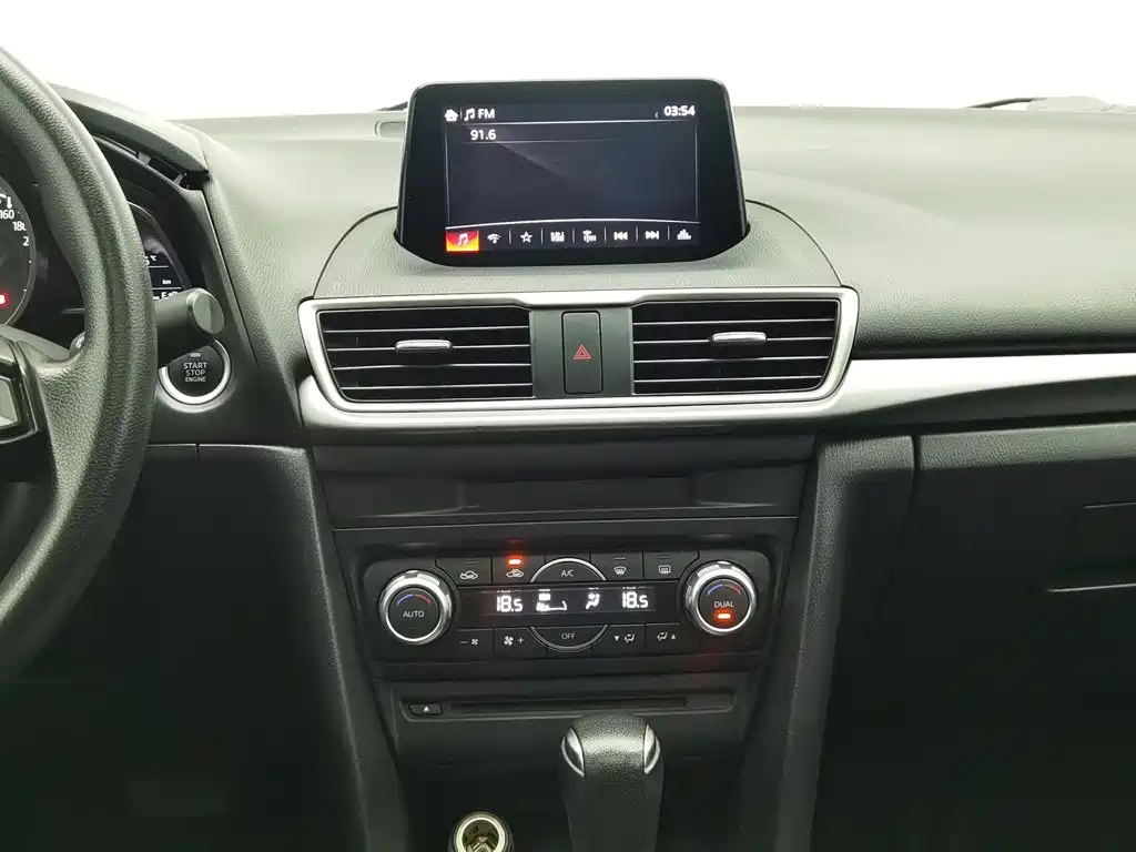 Mazda 3 Axela 2019 — фото 12
