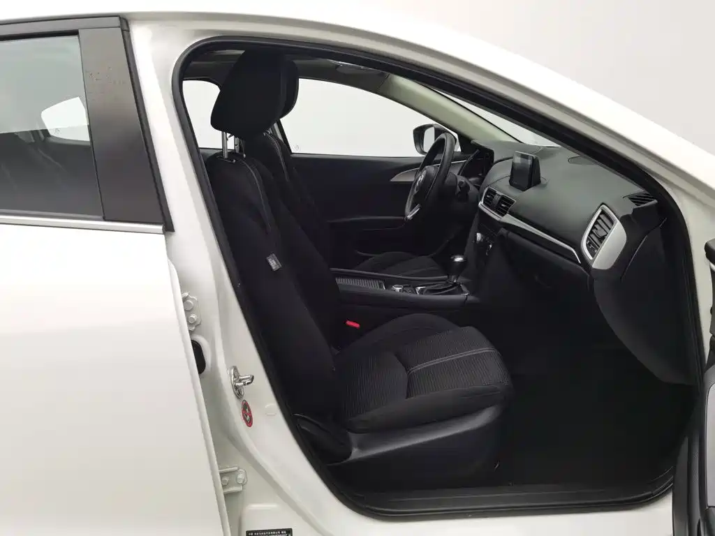 Mazda 3 Axela 2019 — фото 23