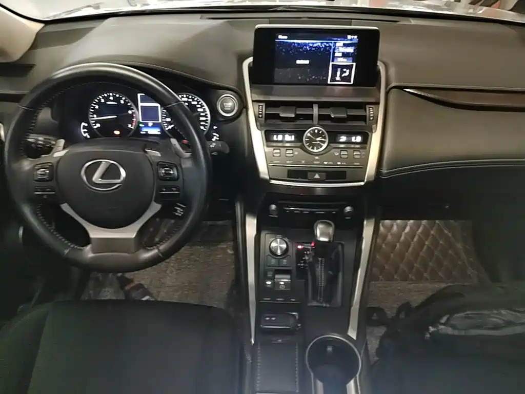 Lexus NX 2018 — фото 10