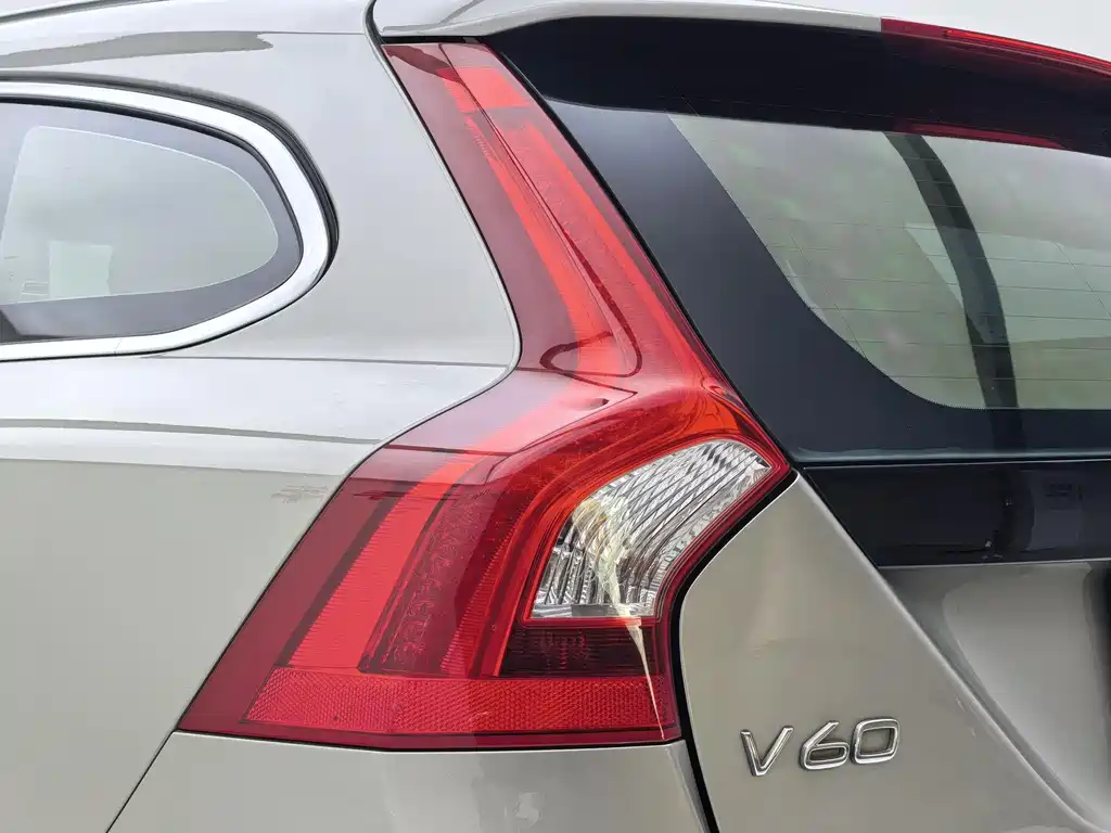 Volvo V60 2014 — фото 26