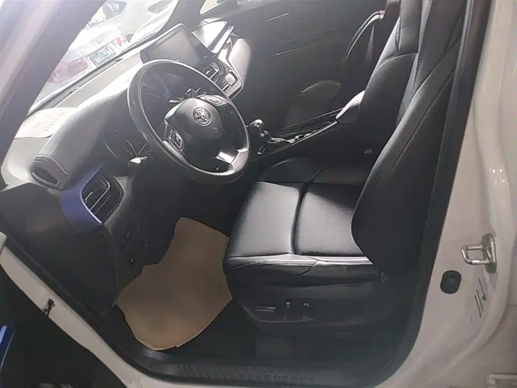 Toyota C-HR 2021 — фото 15