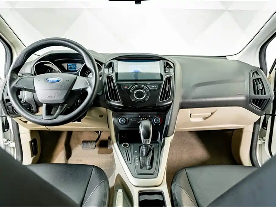 Ford Focus 2016 — фото 12