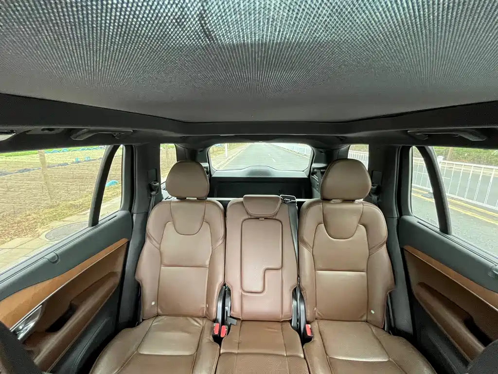 Volvo XC90 2022 — фото 24