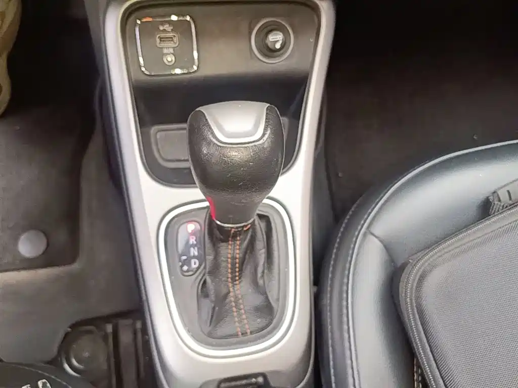 Jeep Compass 2018 — фото 14