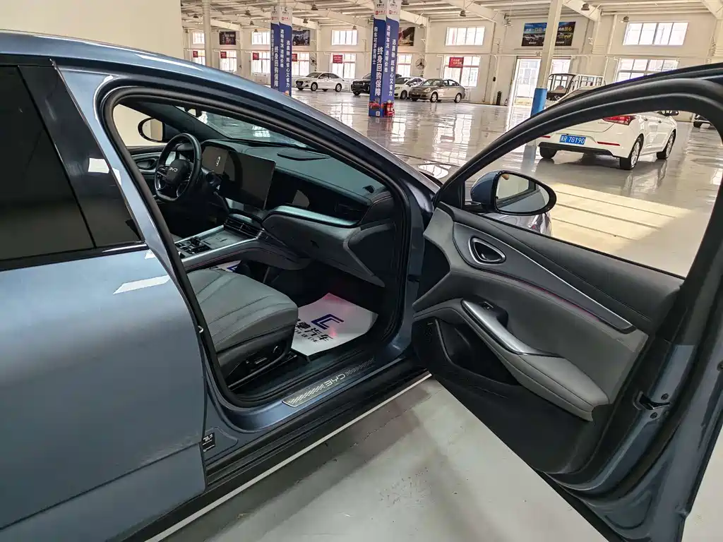 BYD Seal 07 DM-i 2025 — фото 13