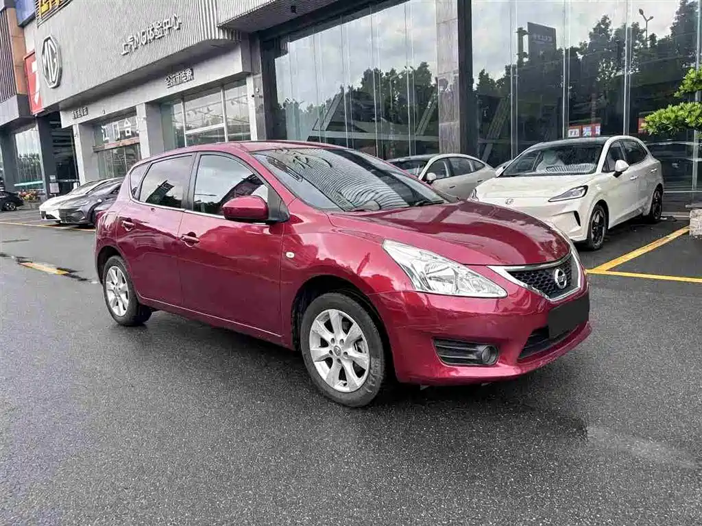 Nissan Tiida 2014