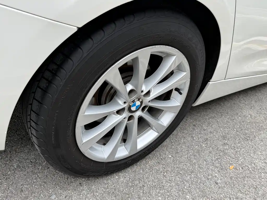 BMW 3 Series GT 2014 — фото 12