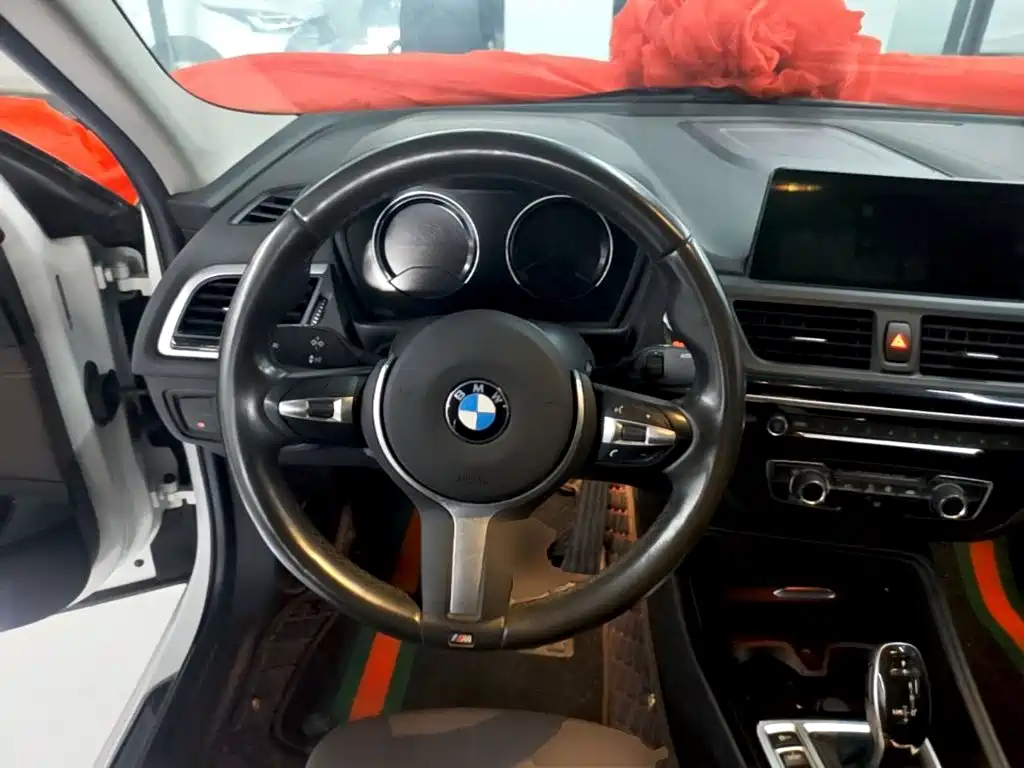 BMW 1 Series 2020 — фото 11
