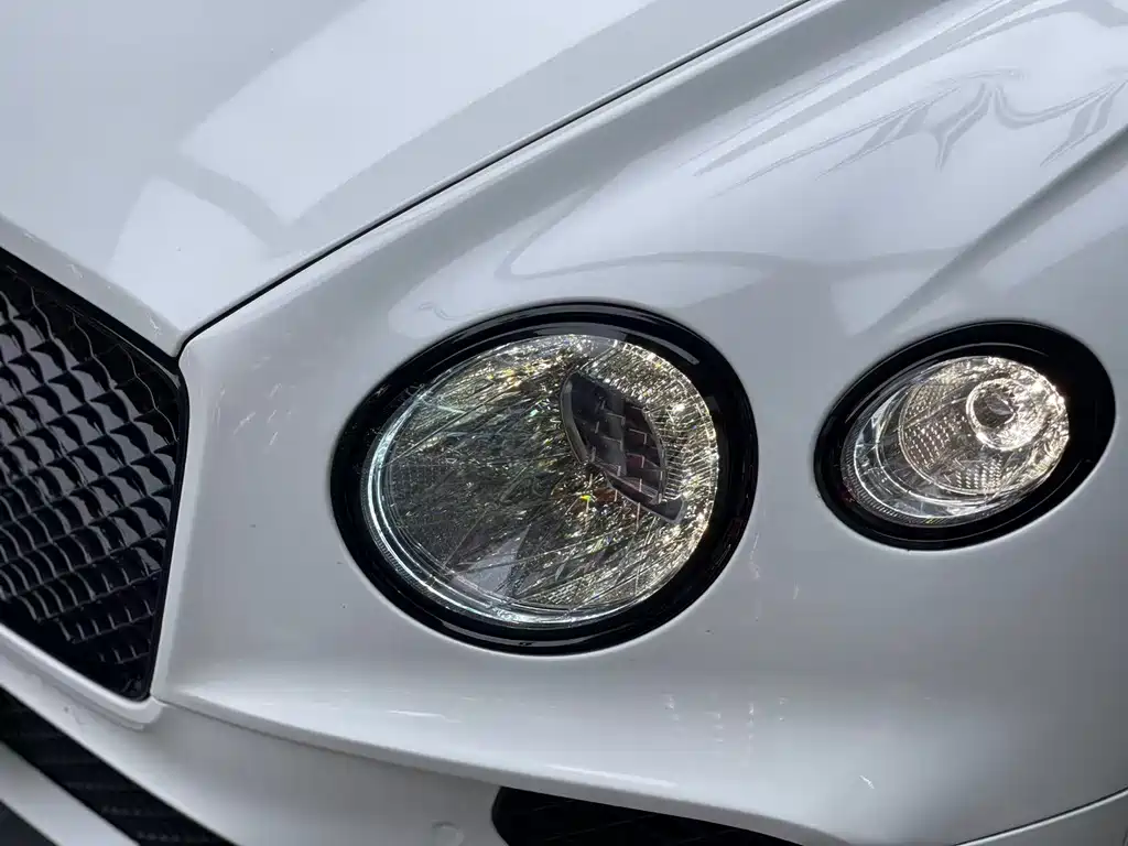 Bentley Continental 2023 — фото 17