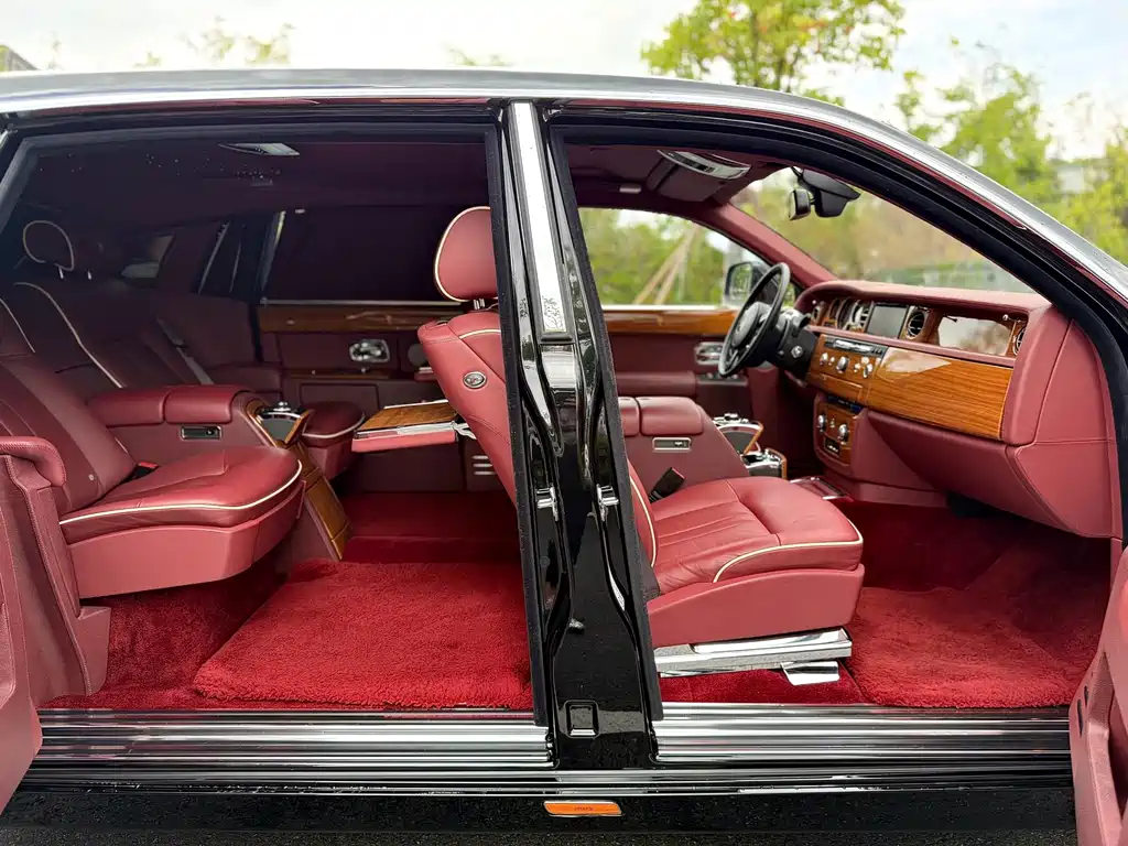 Rolls-Royce Phantom 2015 — фото 27