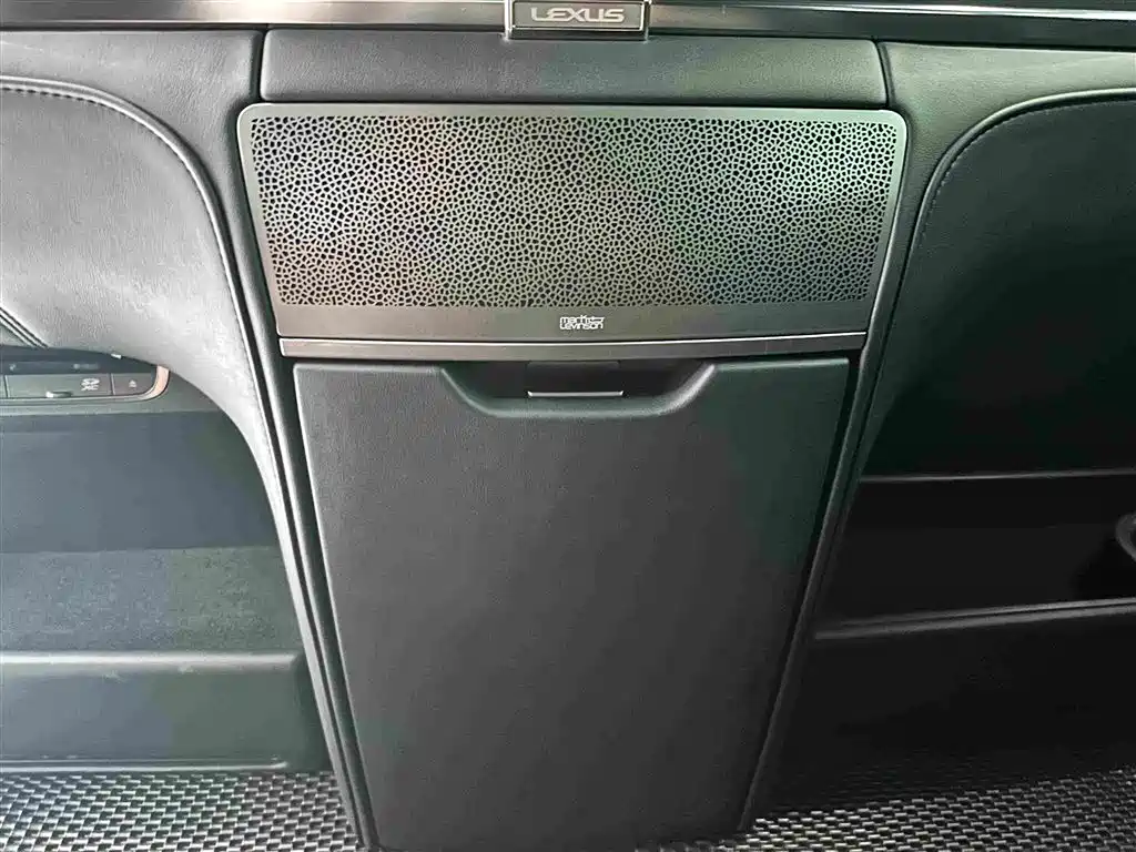 Lexus LM 2023 — фото 14