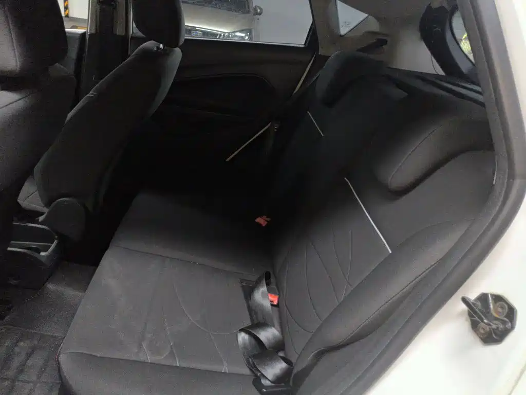 Ford Fiesta 2015 — фото 17