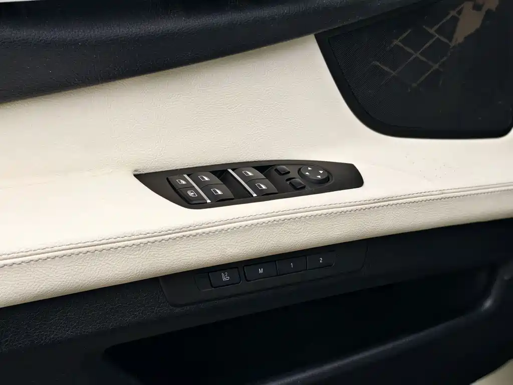 BMW 7 Series 2012 — фото 28