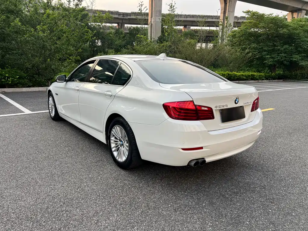 BMW 5 Series 2016 — фото 11