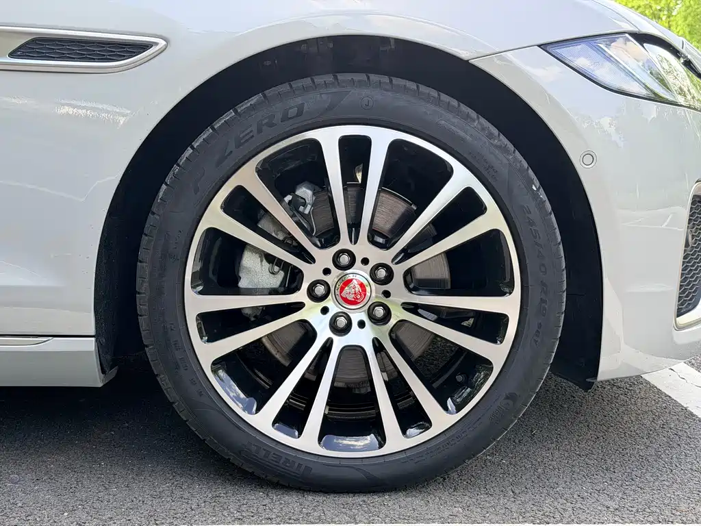 Jaguar XFL 2025 — фото 15