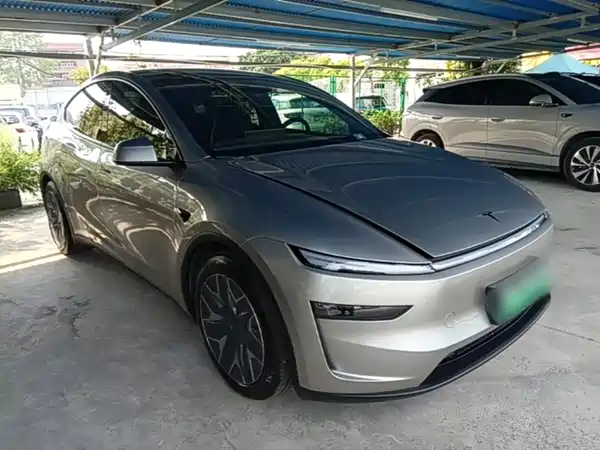 Tesla Model Y L 2026