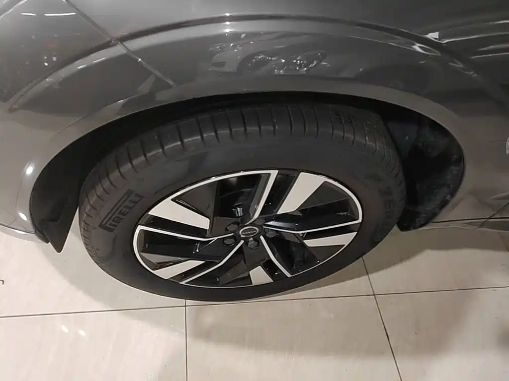 Volvo XC60 2025 — фото 23
