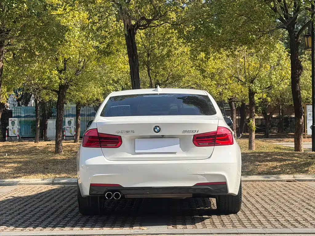 BMW 3 Series 2017 — фото 19