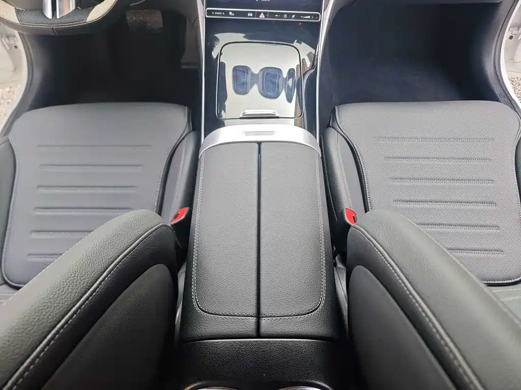 Mercedes-Benz C-Class 2025 — фото 10