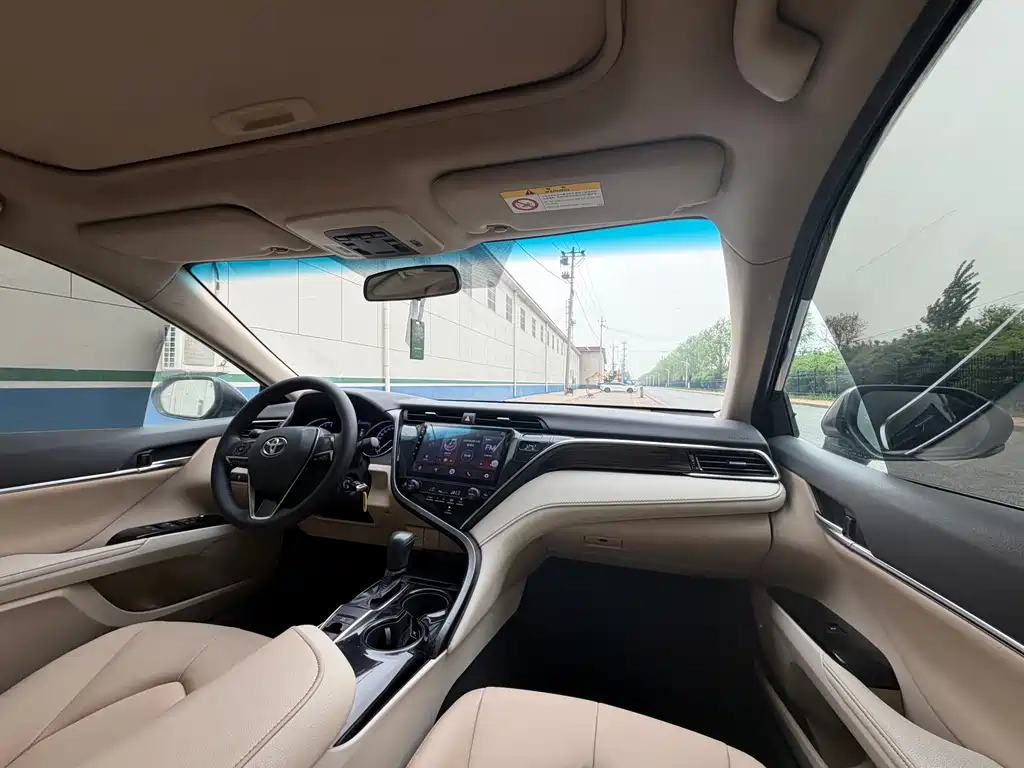 Toyota Camry 2020 — фото 13