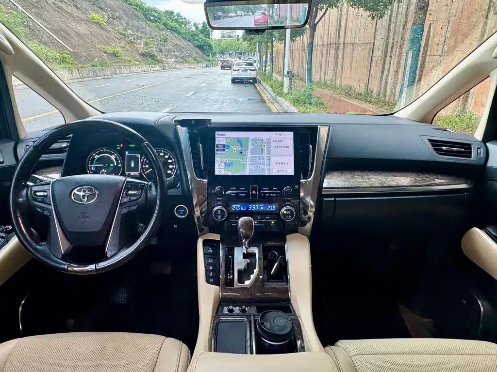 Toyota Alphard 2020 — фото 8
