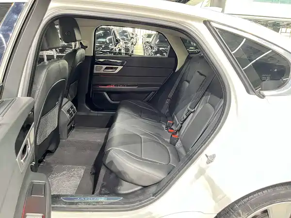 Jaguar XFL 2020