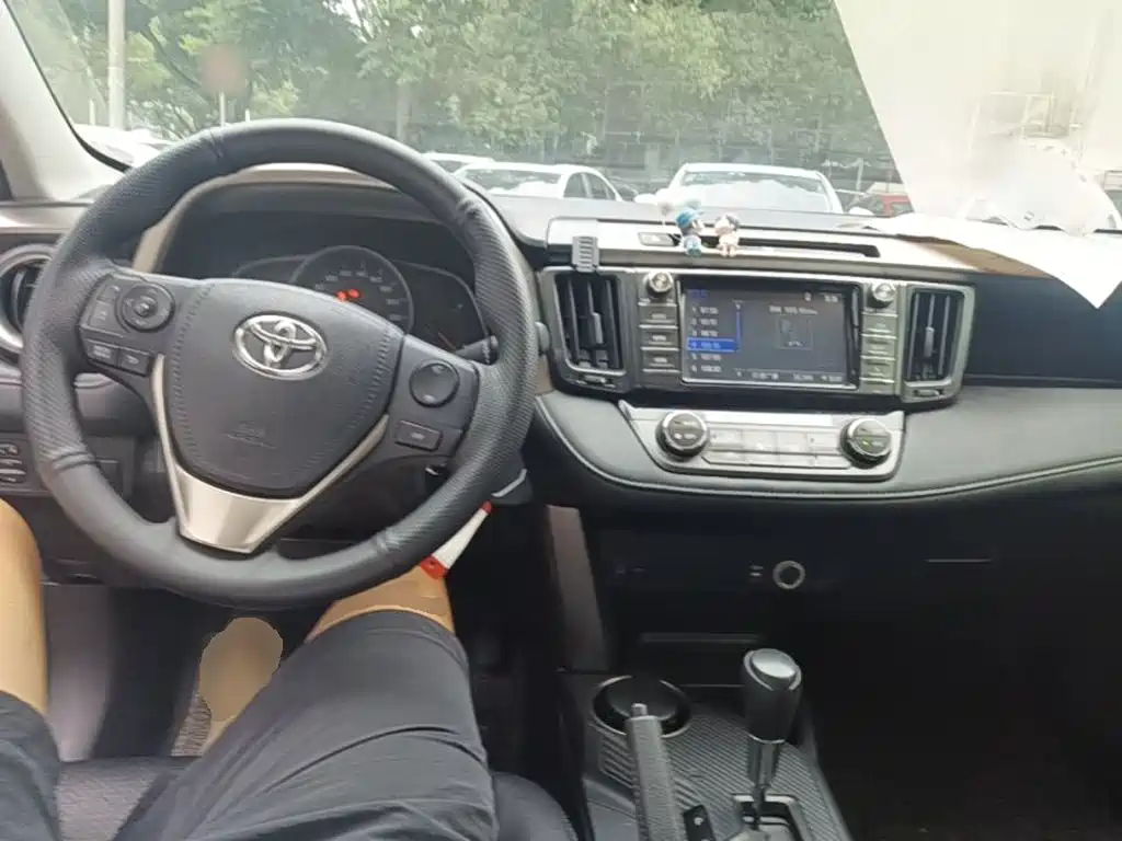 Toyota RAV4 2015 — фото 10