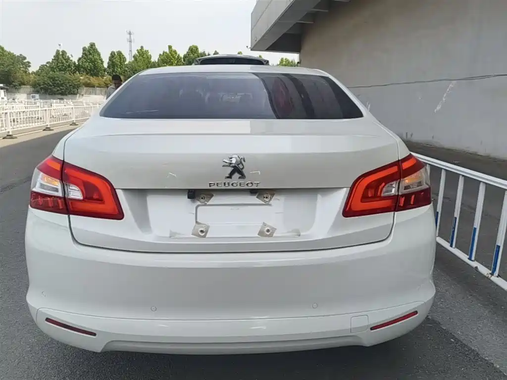 Peugeot 408 2015 — фото 6