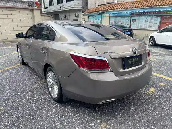 Buick LaCrosse 2011