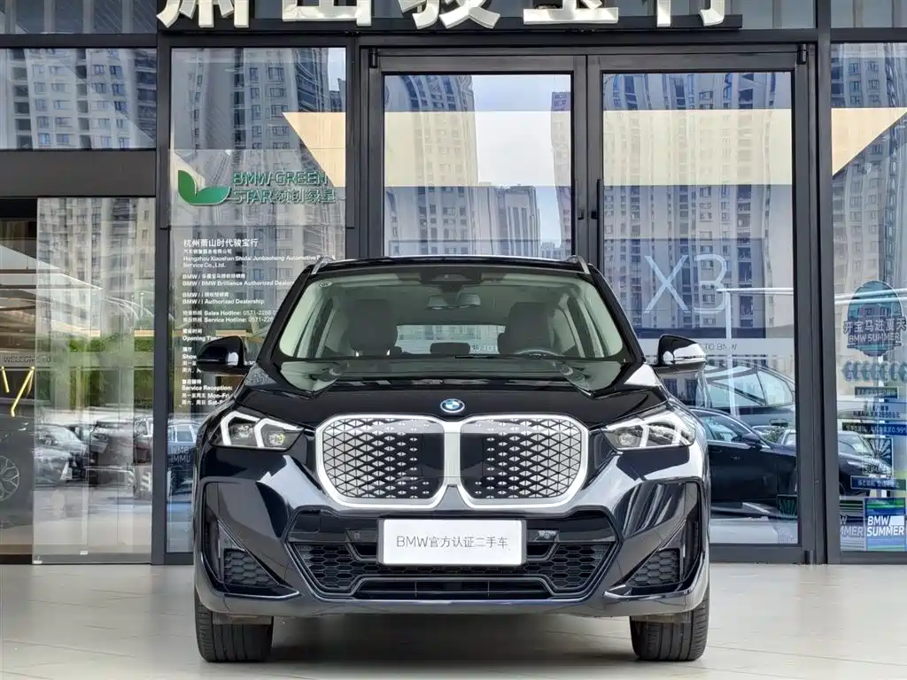 BMW iX1 2025
