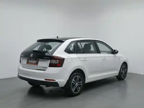 Skoda Rapid Spaceback 2015