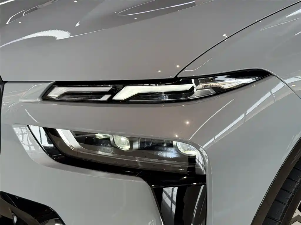 BMW X7 M60i 2023 — фото 5