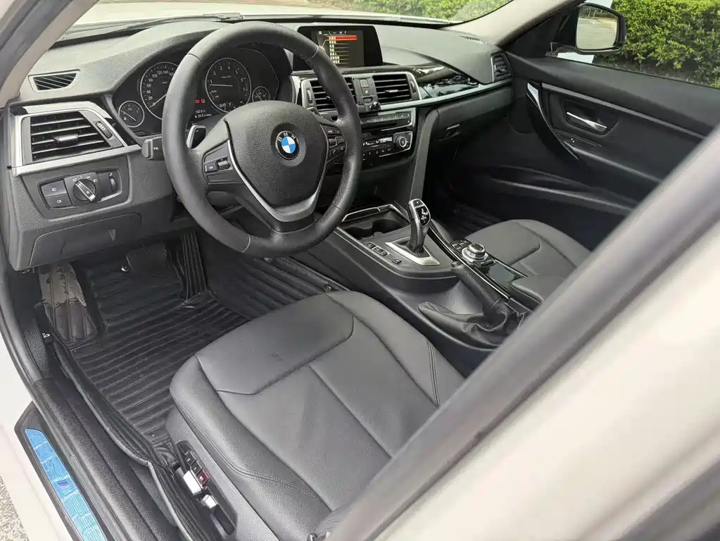 BMW 3 Series 2017 — фото 8