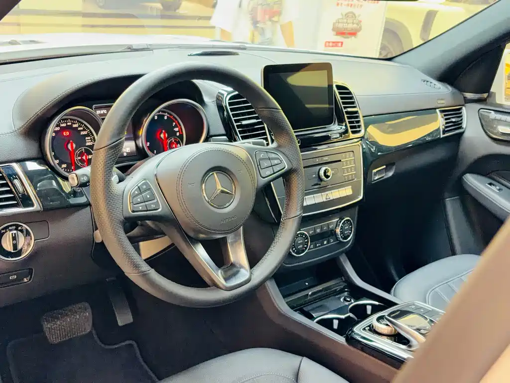 Mercedes-Benz GLS 2018 — фото 12