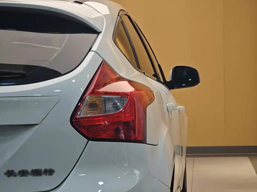 Ford Focus 2015 — фото 25