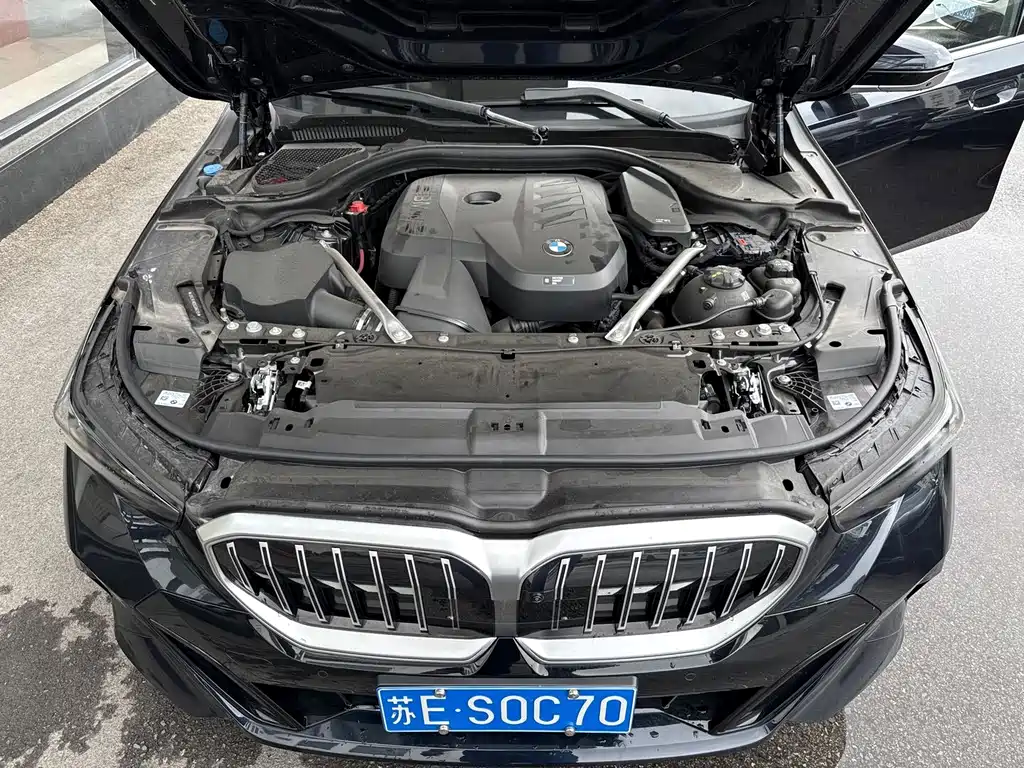 BMW 5 Series 2025 — фото 19