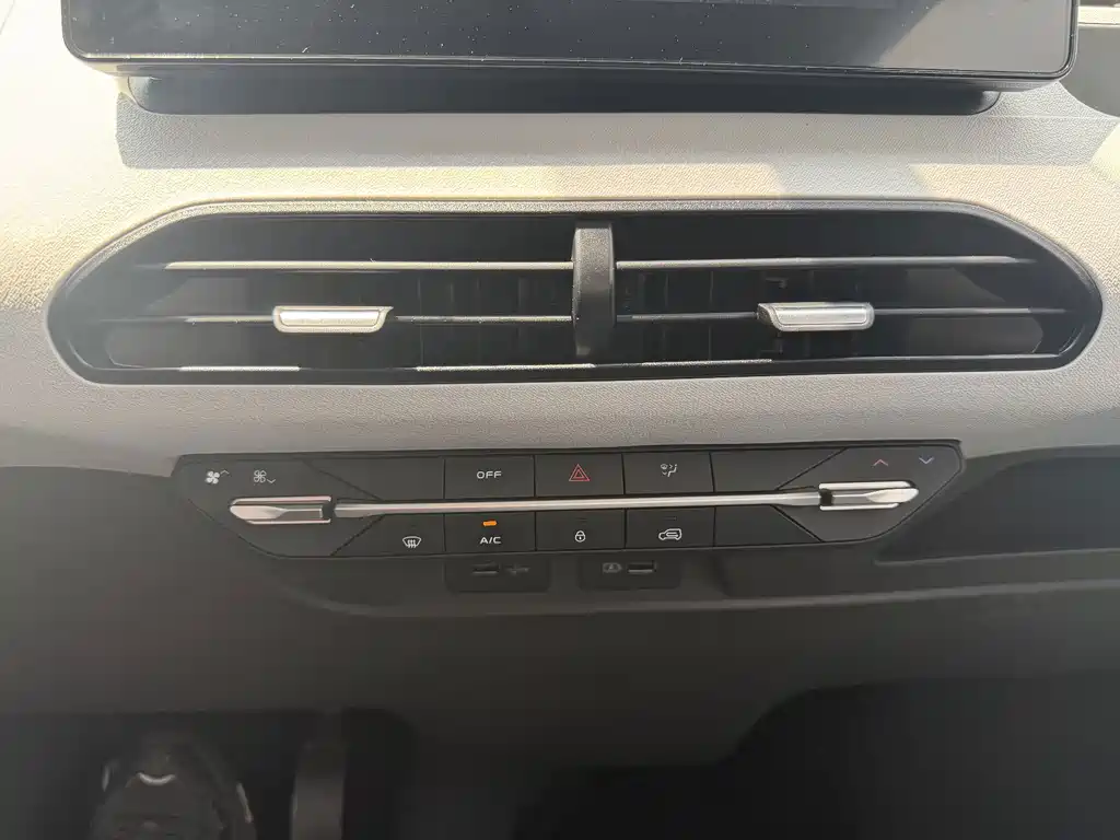 Geely Galaxy Panda 2023 — фото 11
