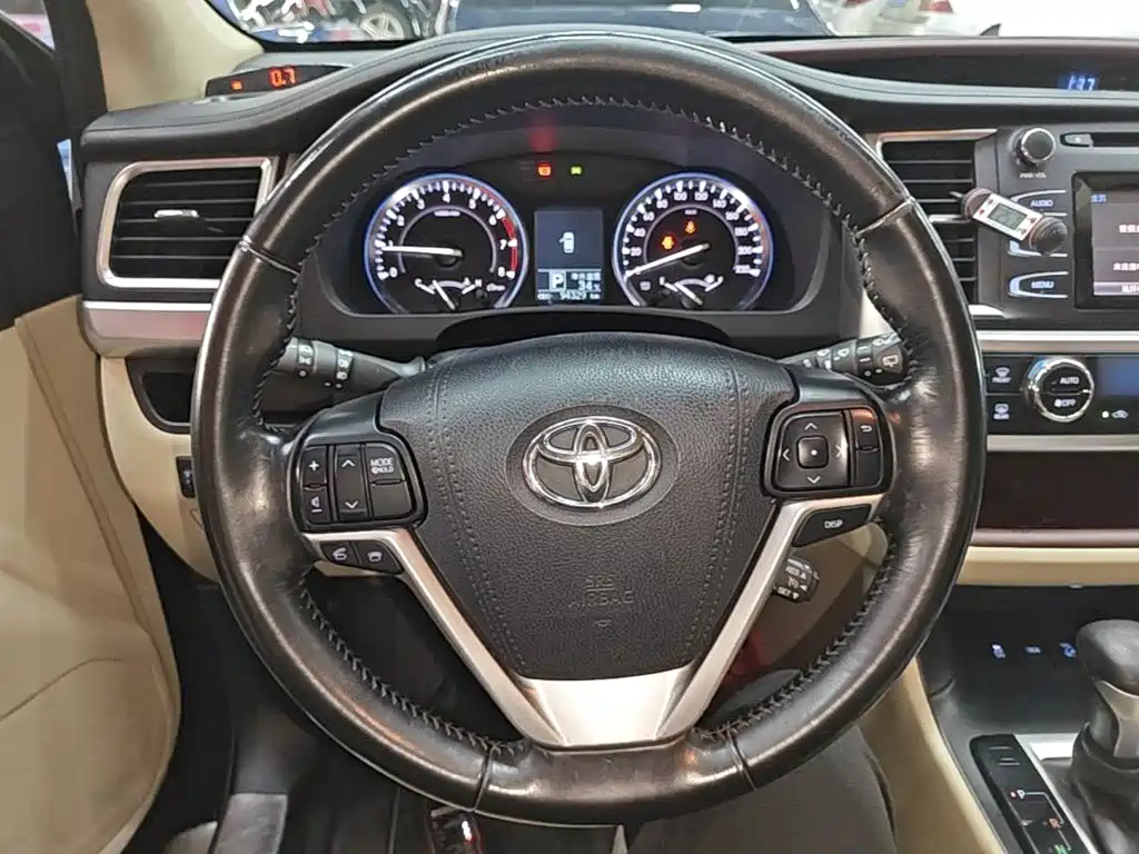 Toyota Highlander 2015 — фото 11