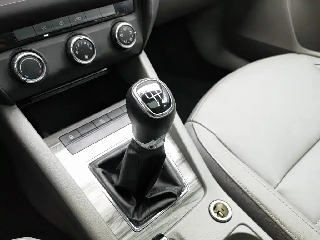 Skoda Octavia 2015 — фото 13