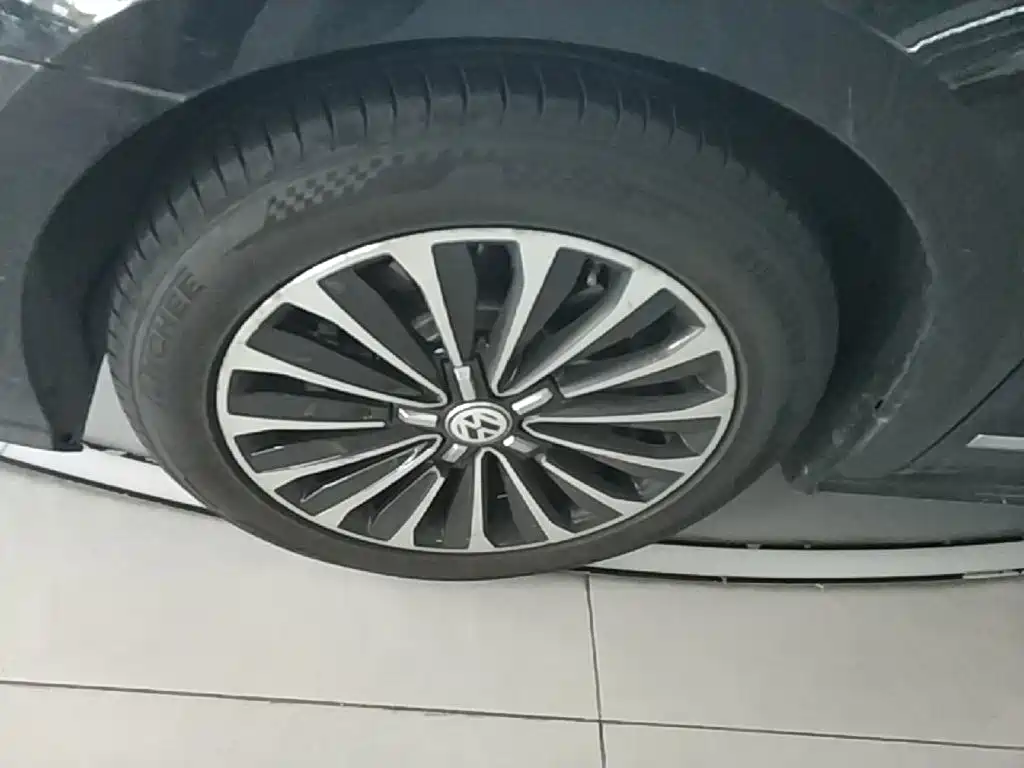 Volkswagen Passat 2018 — фото 23