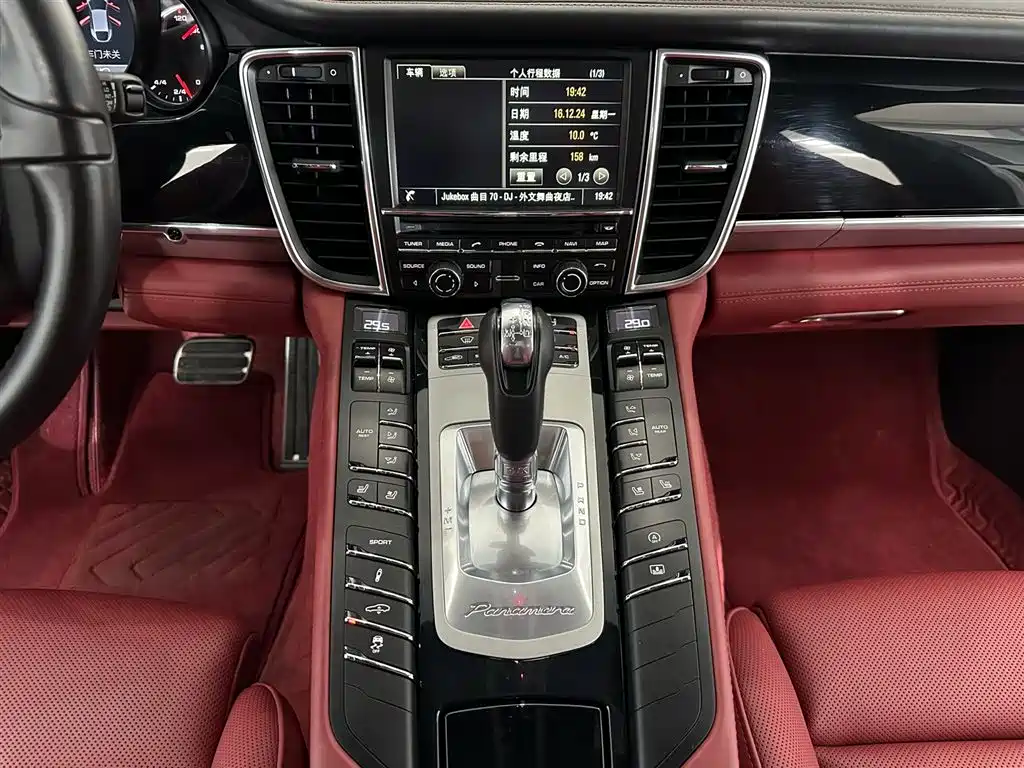 Porsche Panamera 2017 — фото 10