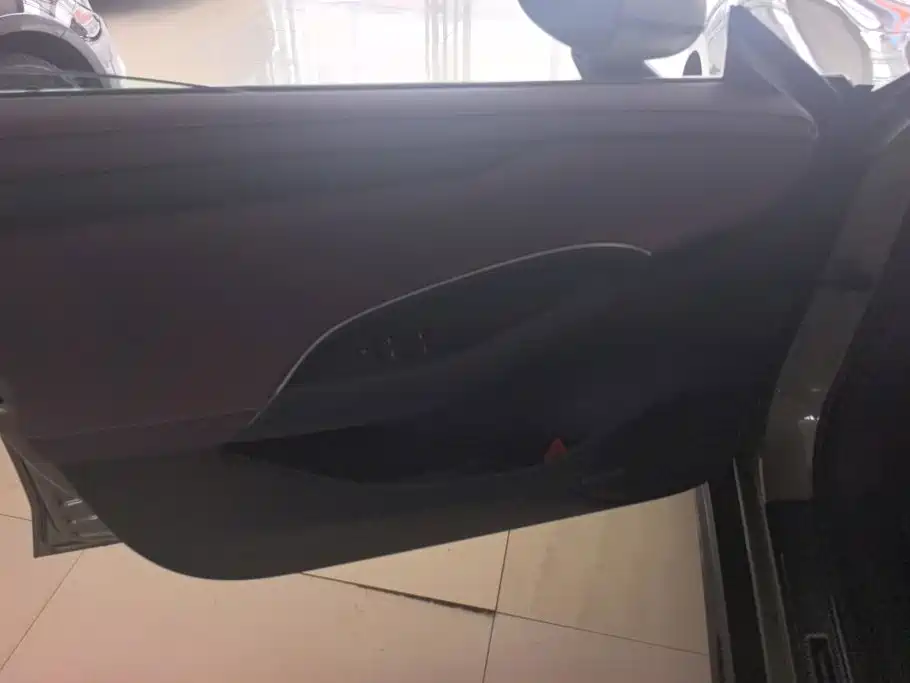 Xiaomi SU7 2025