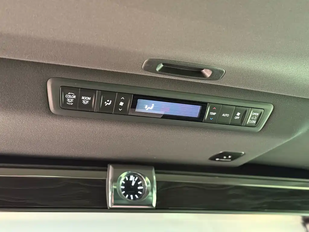 Lexus LM 2020 — фото 17
