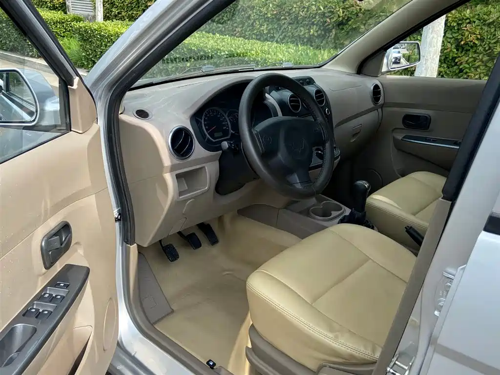 Wuling Hongguang 2014