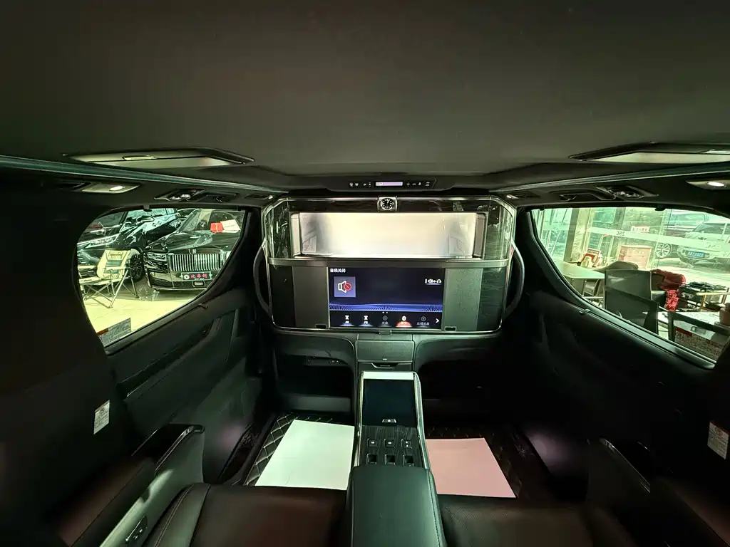 Lexus LM 2020 — фото 19