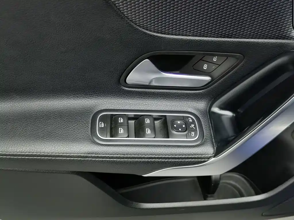 Mercedes-Benz A-Class 2020 — фото 9
