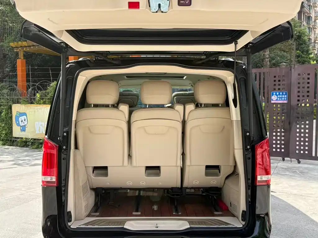 Mercedes-Benz V-Class 2019 — фото 41