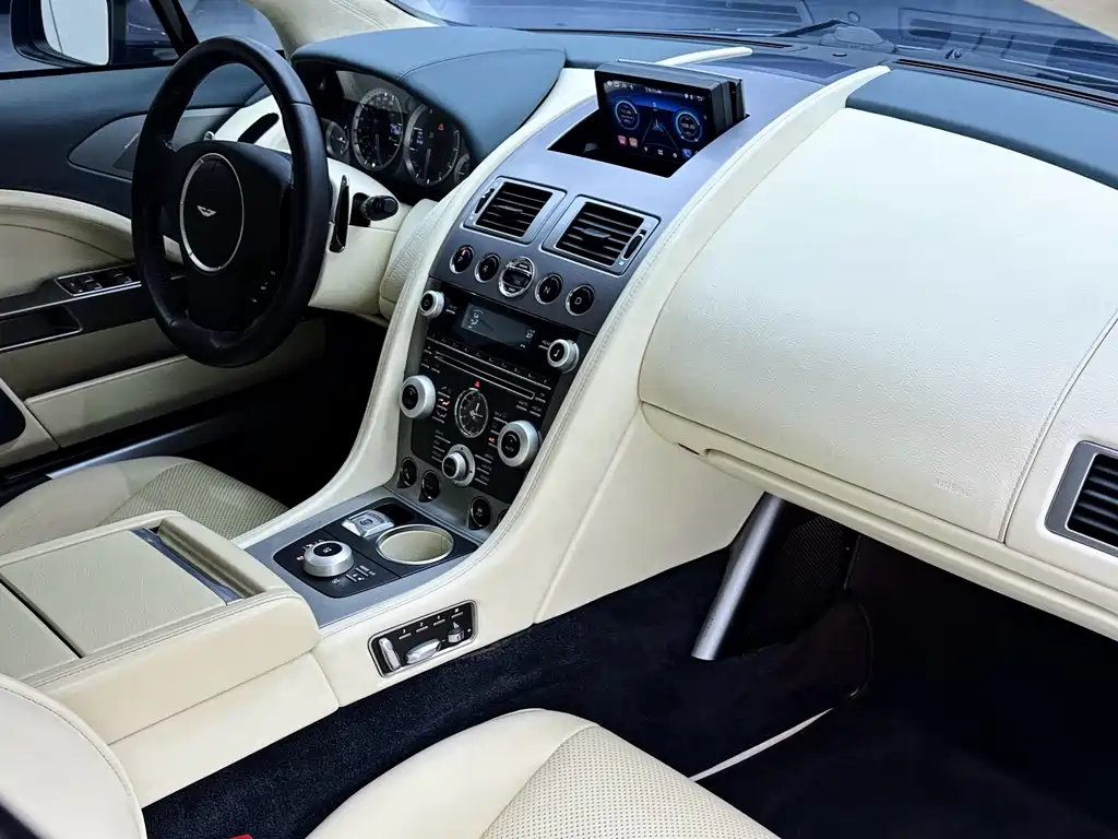 Aston Martin Rapide 2011 — фото 17